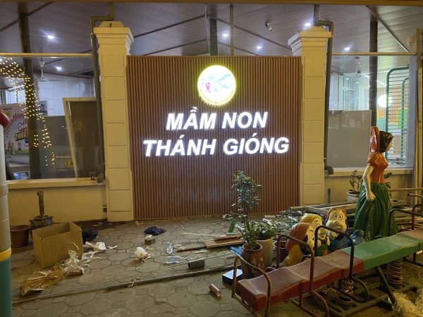 Làm biển quảng cáo cho mầm non thánh gióng